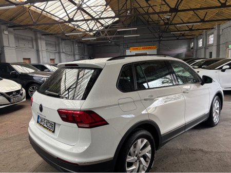 2024 Volkswagen Tiguan - thumbnail 4