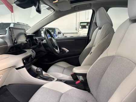 2023 Toyota Yaris - thumbnail 6