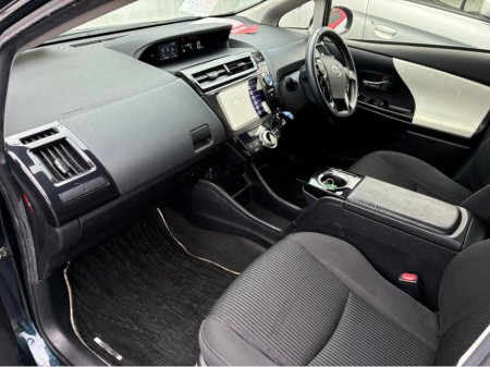 2017 Toyota Prius Alpha 1.8i Petrol Hybrid 5 Seater Automatic €17,950 thumbnail