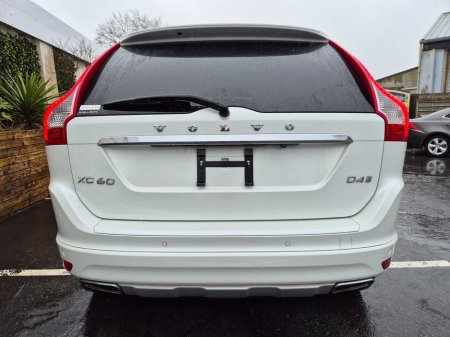 2017 Volvo XC60 - thumbnail 8