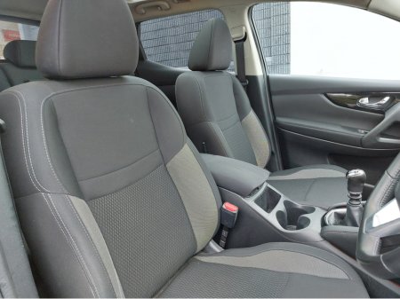 2019 Nissan Qashqai 1.2 SV 18 5DR PANORAMIC ROOF IDEAL FAMILY SUV €16,995 thumbnail