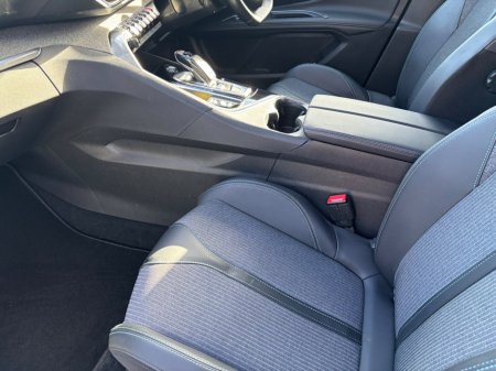 2023 Peugeot 3008 1.2 PureTech 130bhp Auto 6.4 Allure €31,950 thumbnail