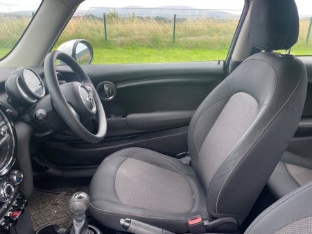 2016 MINI Hatch Cooper D €8,995