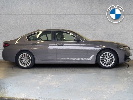 2022 BMW 5 Series - thumbnail 3