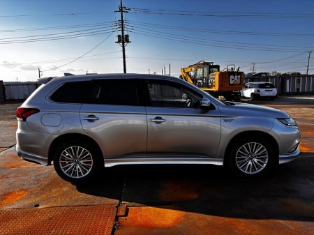 2018 Mitsubishi Outlander - thumbnail 8