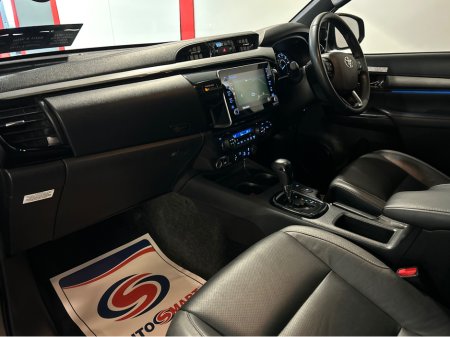 2022 Toyota Hilux INVINCIBLE X D-4D 4WD INVINCIBLE DCB €42,500 thumbnail