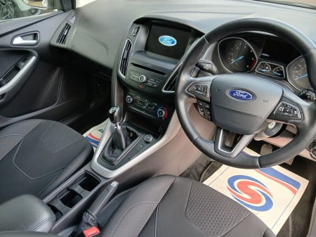 2017 Ford Focus - thumbnail 12