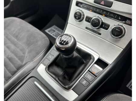 2012 Volkswagen Passat - thumbnail 26