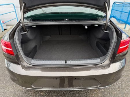 2018 Volkswagen Passat - thumbnail 14