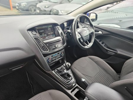 2016 Ford Focus - thumbnail 13