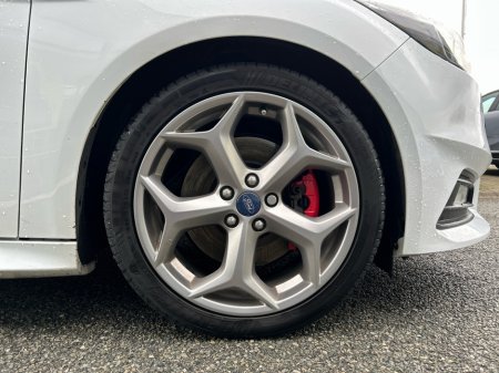 2016 Ford Focus MCA ST2 2.0 TDCI 180PS M6 FWD 4DR €17,950 thumbnail