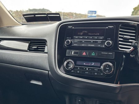 2015 Mitsubishi Outlander PHEV Intense+ €10,950 thumbnail