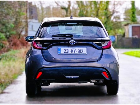 2023 Toyota Yaris 1.5 HYBRID LUNA 4DR AUTO €23,500 thumbnail