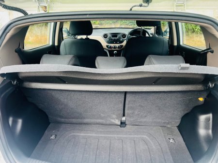 2017 Hyundai i10 - thumbnail 12