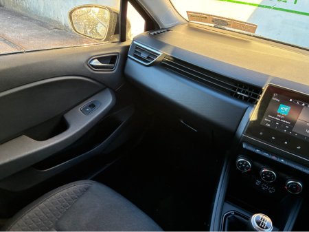 2022 Renault Clio DYNAMIQUE TCE 90 MY21.5 5 5DR €13,900 thumbnail