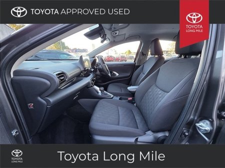 2024 Toyota Yaris 1.5 Hybrid Luna 5dr €24,949 thumbnail