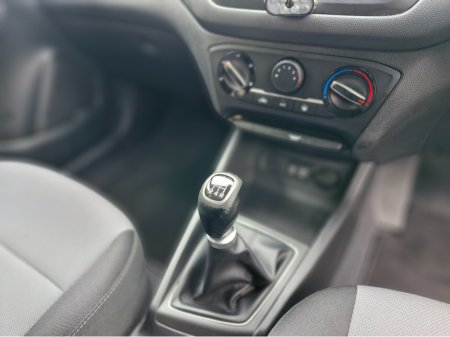 2018 Hyundai i20 DELUXE Finance Available €9,994 thumbnail