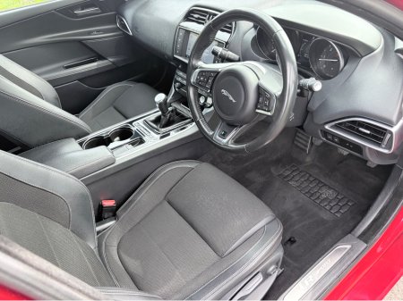 2018 Jaguar XE - thumbnail 15