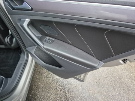 2020 Volkswagen Tiguan R-LINE TECH TDI S- DSG €33,950 thumbnail