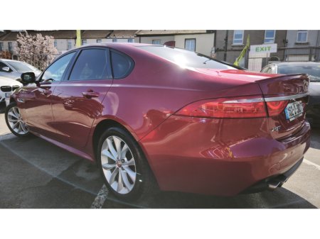 2016 Jaguar XF - thumbnail 3