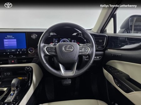 2025 Lexus NX 300 h - thumbnail 8