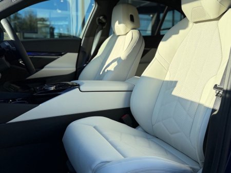 2026 BMW 5 Series - thumbnail 5