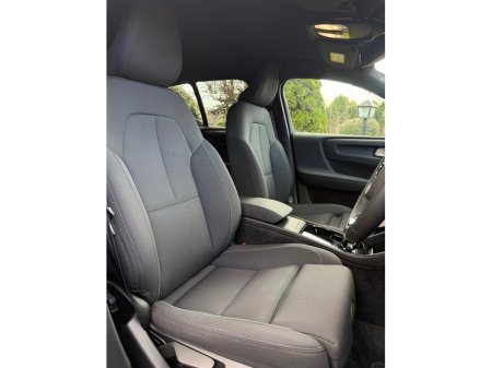 2023 Volvo XC40 - thumbnail 4