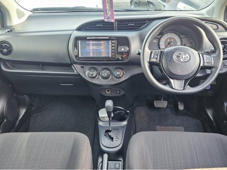 2019 Toyota Yaris - thumbnail 6