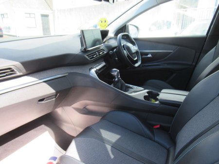 2022 Peugeot 5008 - photo 2