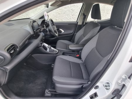 2024 Toyota Yaris - thumbnail 25