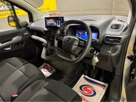 2024 Opel Combo SPORTIVE L1H1-1.5 100PS D-6SPEED TOP SPEC €19,950 thumbnail