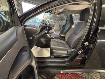 2023 Toyota Yaris 1.5 Hybrid 5Dr Luna €19,950 thumbnail