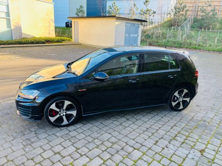 2015 Volkswagen Golf  €17,950