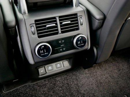 2025 Land Rover Discovery  €138,950 thumbnail