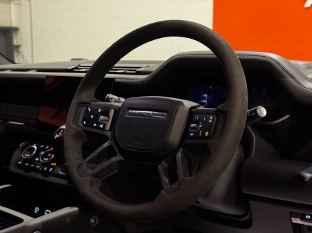 2023 Land Rover Defender - thumbnail 24