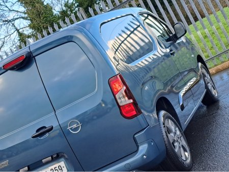 2026 Opel Combo SPORTIVE L1H1 1.5TD 100BHP **TOP SPEC** thumbnail