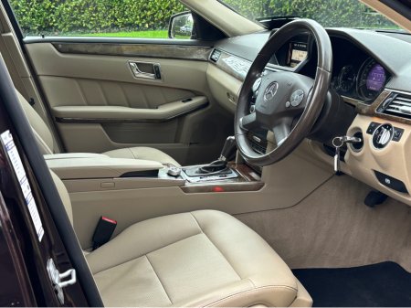 2011 Mercedes-Benz E Class E220 CDI ELEGANCE 7 SEATER €8,999 thumbnail