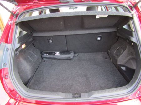 2018 Toyota Auris Hybrid Luna 4DR Auto €16,950 thumbnail