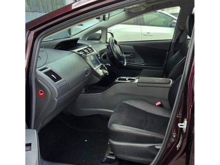 2014 Toyota Prius - thumbnail 4