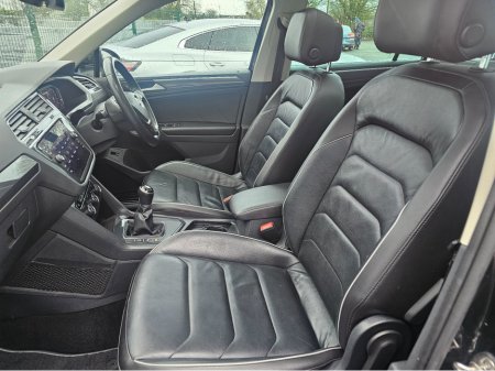 2020 Volkswagen Tiguan HIGHLINE 2.0 TDI MANUAL 6SPEED FWD 150HP 5DR €27,950 thumbnail