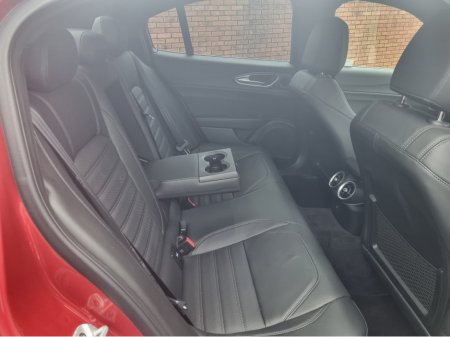 2025 Alfa Romeo Giulia V6 BI-TURBO QUADRIFOGLIO thumbnail