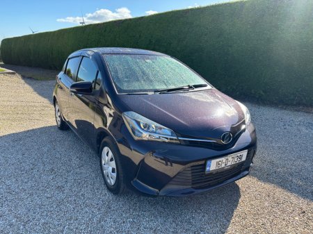 2016 Toyota Vitz - thumbnail 2