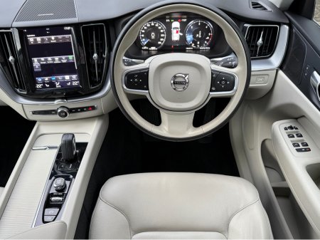 2021 Volvo XC60 2.0D MOMENTUM 5DR AUTO €38,950 thumbnail
