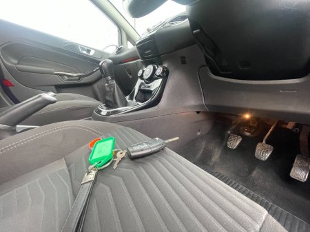 2015 Ford Fiesta - thumbnail 17