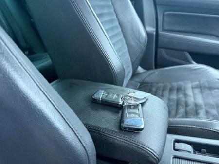 2018 Volkswagen Passat HIGHLINE 1.6 TDI MANUAL 6SPEED FWD 120HP 4DR €14,950 thumbnail