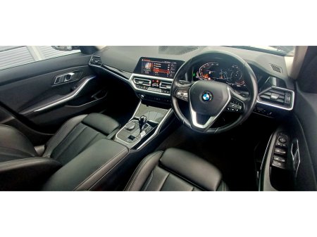 2022 BMW 3 Series - view 4