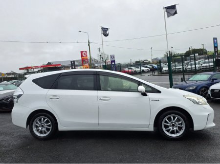 2013 Toyota Prius Alpha (7 Seater) - SELF CHARGING HYBRID -ALLOYS - REVERSE CAMERA - SIMI DEALER - LOW ROAD TAX BAND €13,450 thumbnail