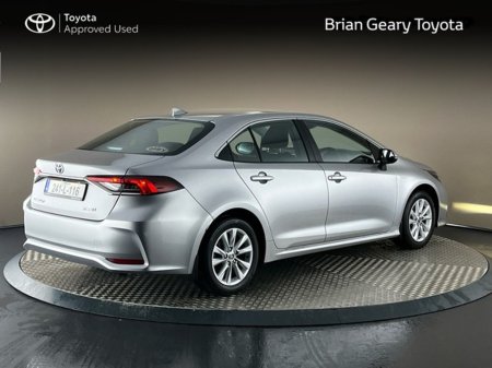 2024 Toyota Corolla LUNA SALOON AUTO Hybrid €29,950 thumbnail