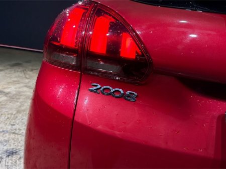 2020 Peugeot 2008 - thumbnail 11