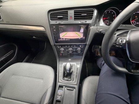 2017 Volkswagen Golf - thumbnail 24